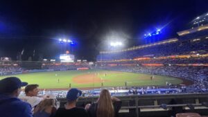 ワールドシリーズ第3戦!延長18回に及ぶ試合をドジャースがサヨナラ勝ち 夜のドジャースタジアム